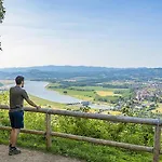 Alpesi faház & Parking Brežice
